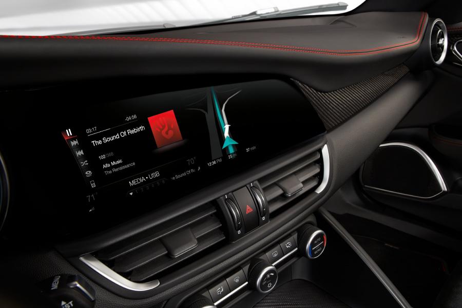 Панель приборов Alfa Romeo Giulia Quadrifoglio (952) 2016 года  (NA) (фото 58 из 86)